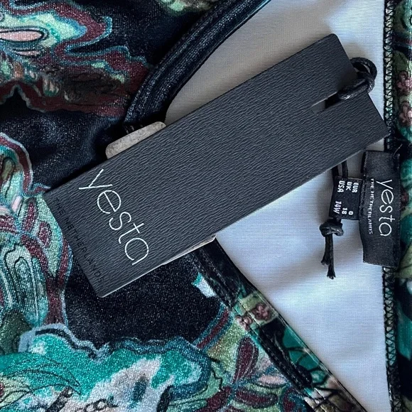 New with tags - Yesta Velour Midi Dress. Size 14 - Picture 10 of 12